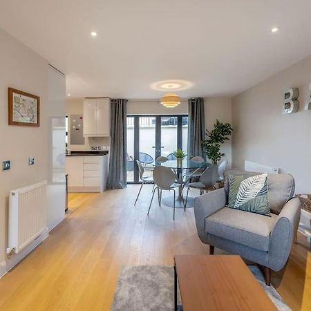 바스 Fantastic 3-Bed House With Parking 빌라 외부 사진