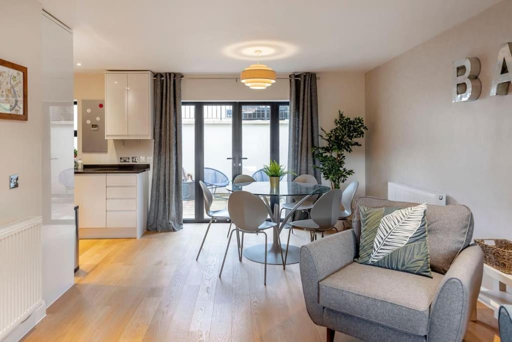 바스 Fantastic 3-Bed House With Parking 빌라 외부 사진