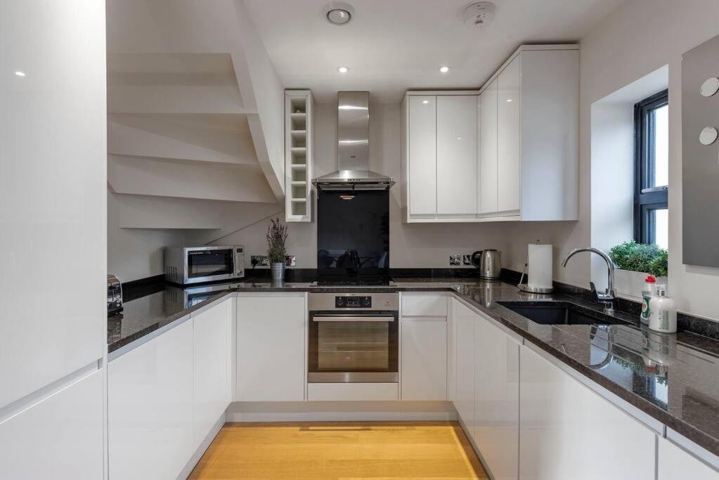 바스 Fantastic 3-Bed House With Parking 빌라 외부 사진