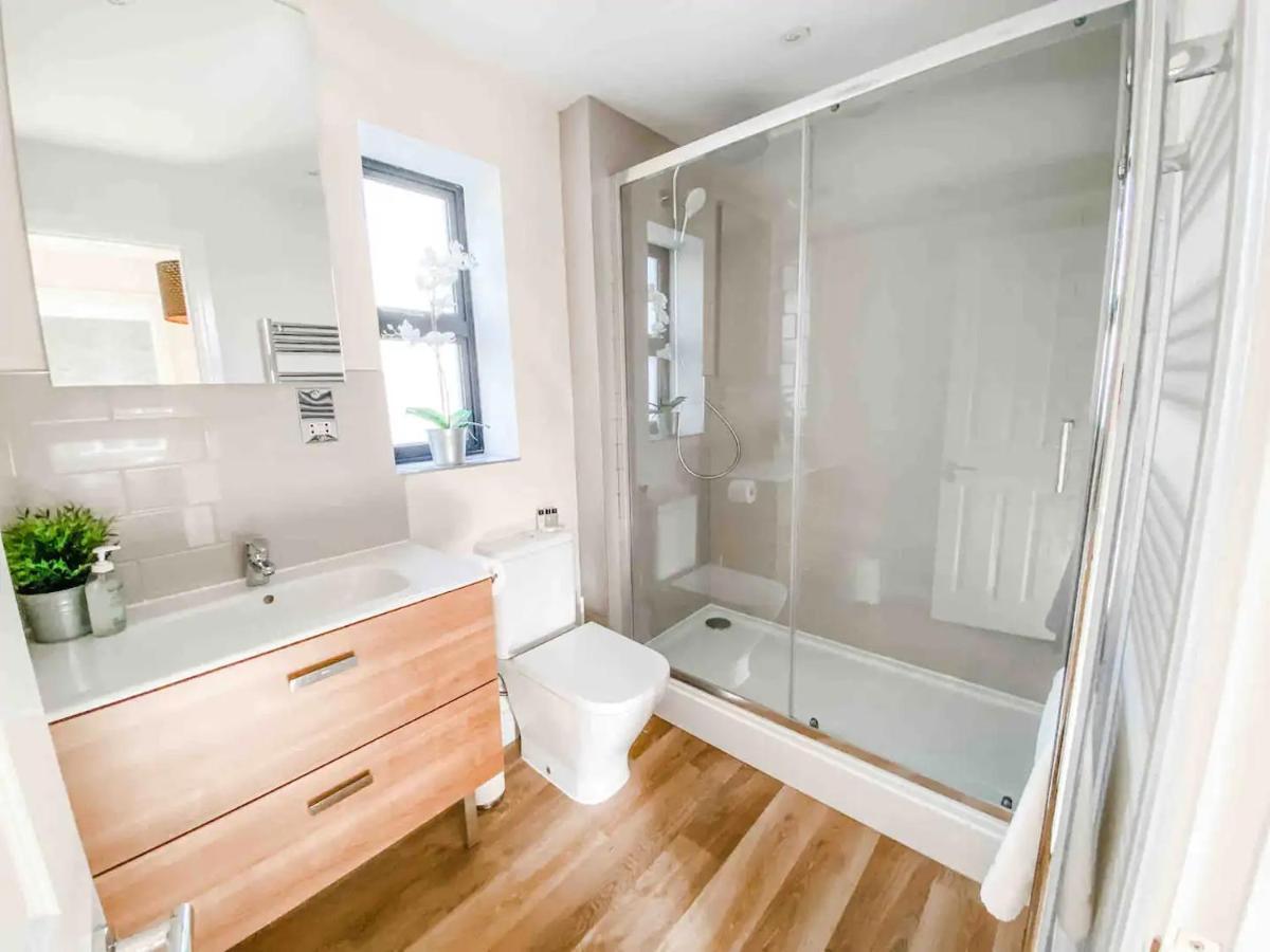 바스 Fantastic 3-Bed House With Parking 빌라 외부 사진
